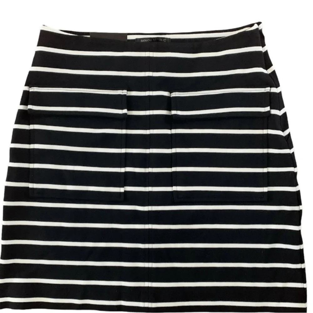 Banana Republic black and white stripped skirt